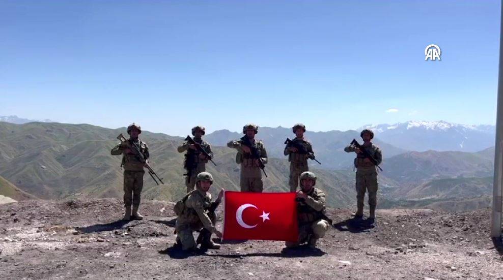 Mehmetçik'ten A Milli Futbol Takımı'na destek 5